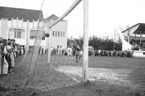 Folha do Campeonato Brasileiro de Xadrez de 1960 Brusque Memória - A  História Fotográfica de Brusque na Internet 