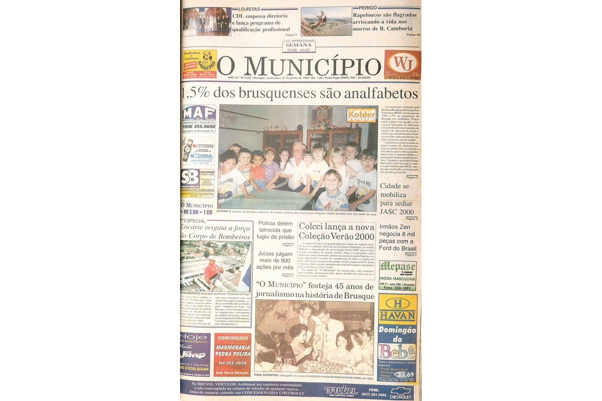 Capa do 10º aniversário do jornal O Município Brusque Memória - A