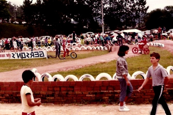 Folha do Campeonato Brasileiro de Xadrez de 1960 Brusque Memória - A  História Fotográfica de Brusque na Internet 